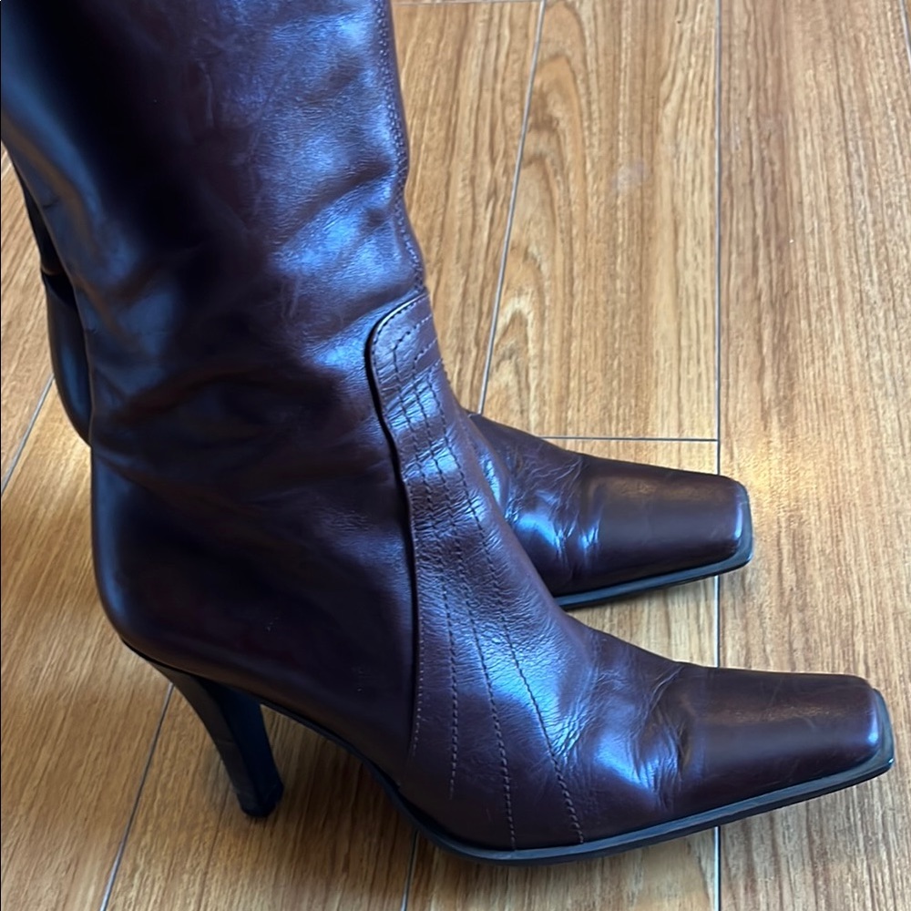 Charles David Atlas (style 8591)
Chocolate Leather Boots (Size 39)